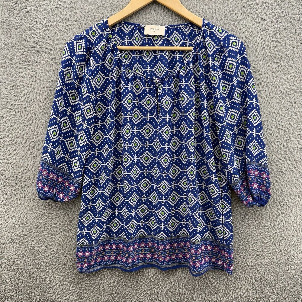 Everly Top Womens S Blue Tunic Blouse 3/4 Sleeve Geometric Lightweight V-Neck